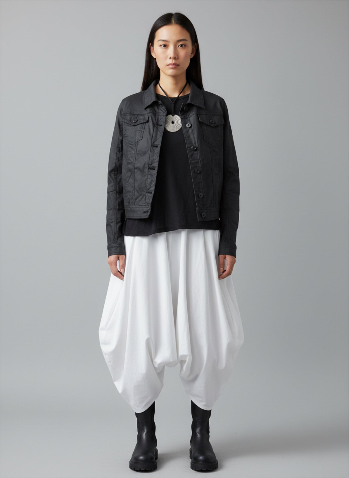 Giacca Trucker Nera Elasticizzata - Versatile & Trendy