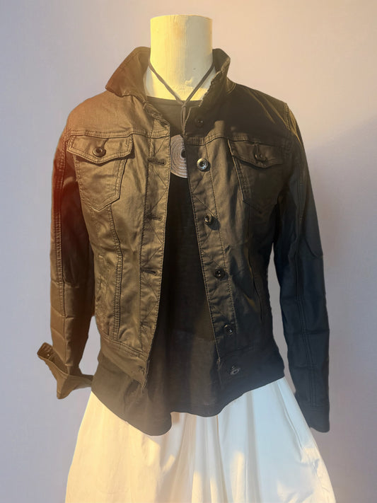 Giacca Trucker Nera Elasticizzata - Versatile & Trendy